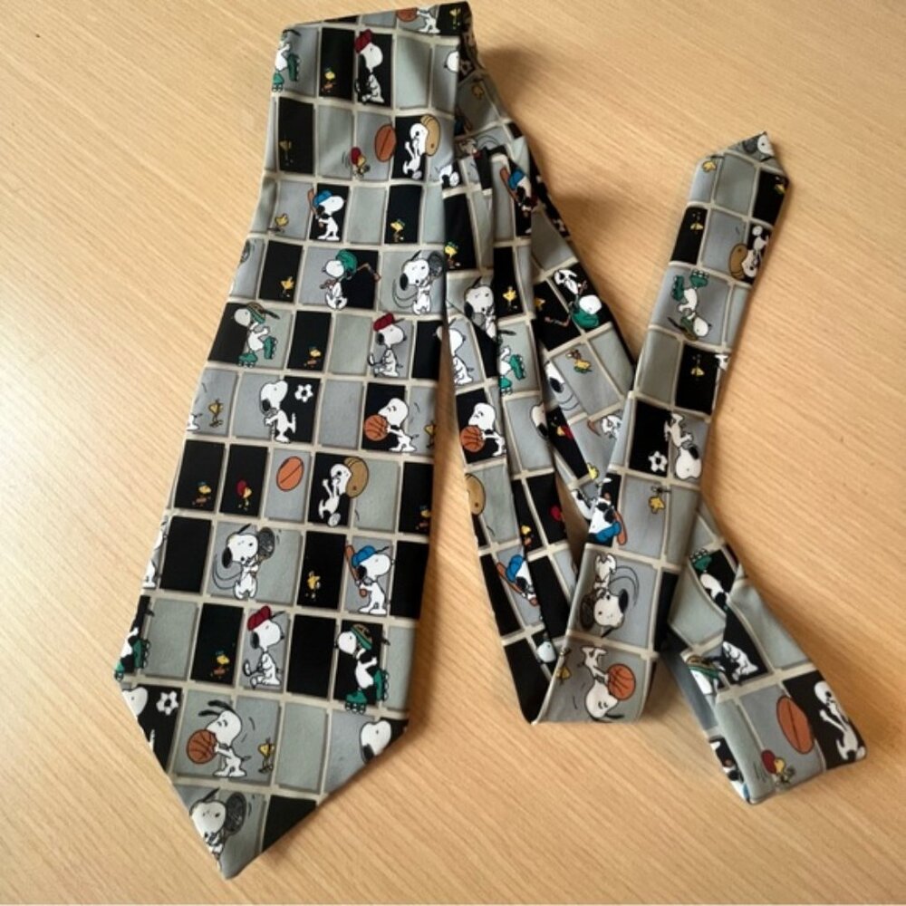Peanuts Snoopy Sports/Athletic 100% Polyester Tie